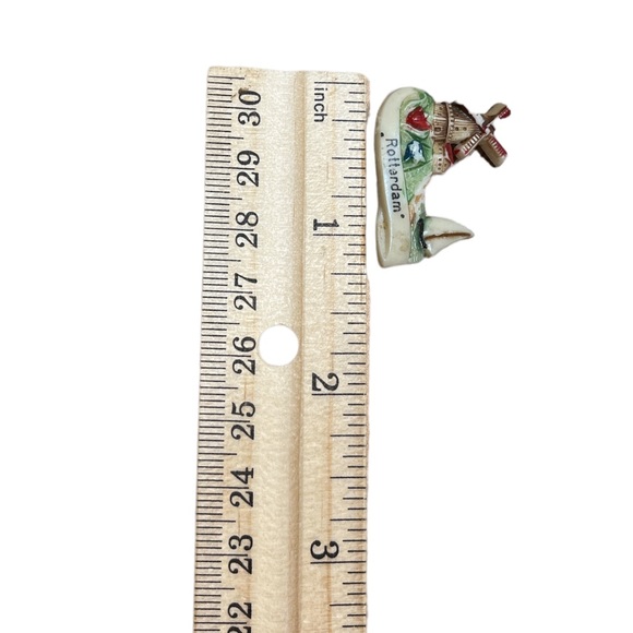 ✨ 3/$15 Vintage Rotterdam Celluloid Pin - Picture 3 of 3